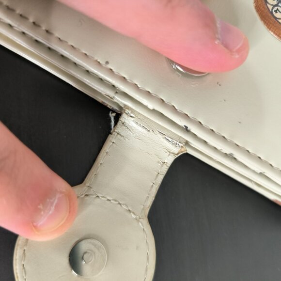 Shag Wear Canada Embossed Clock Quirky Novelty Colorful Wallet - Picture 3 of 9